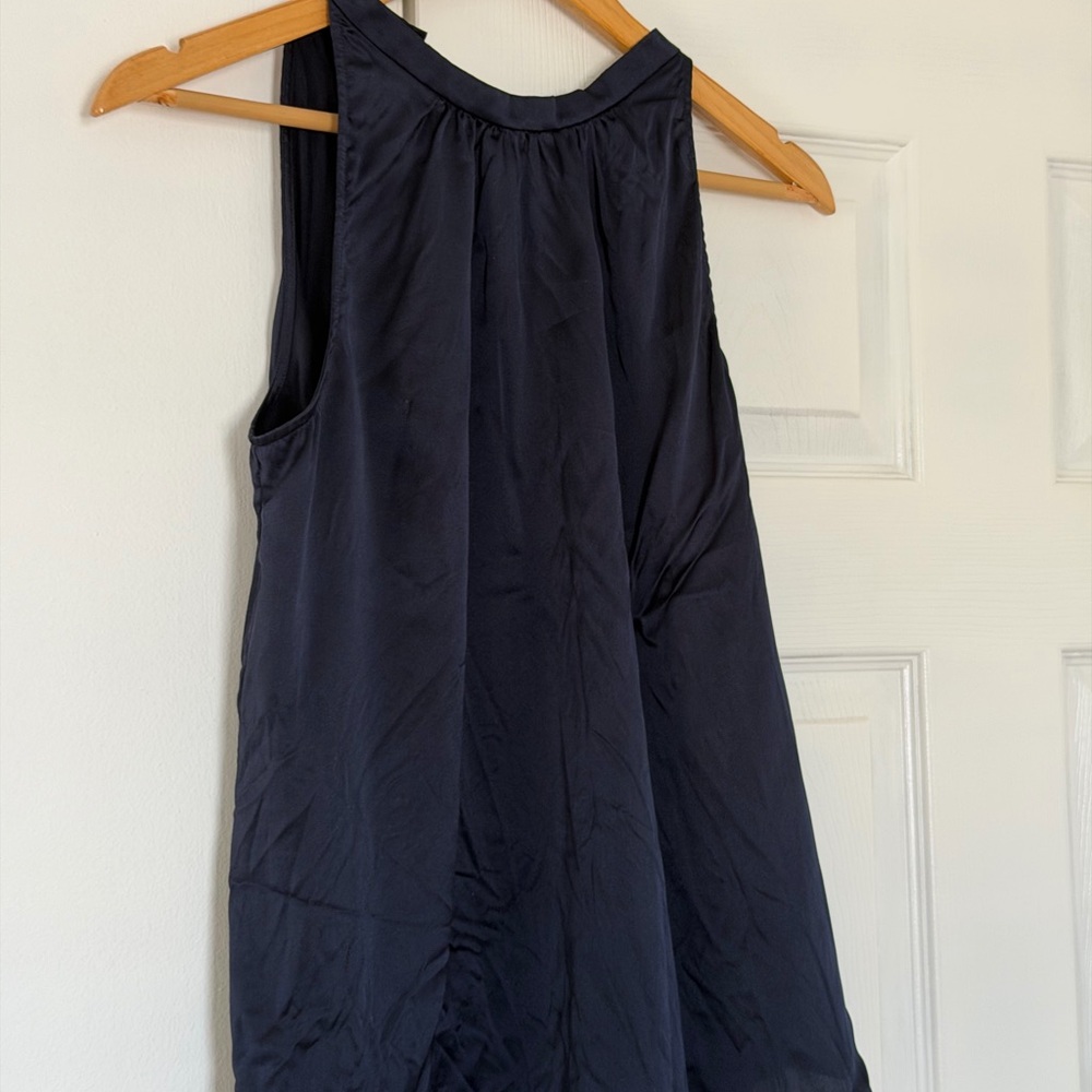 Sleeveless Navy Blue Women's Shell Top silk halter neck quince M NWOT - Picture 2 of 2